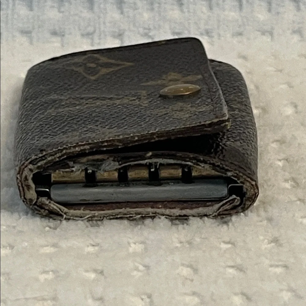 Louis Vuitton 4 Hook Key Holder - Picture 7 of 13